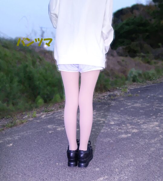 フェイクタイツと聞くと、黒のイメージがありましたが、このようなベージュもあるのですね！