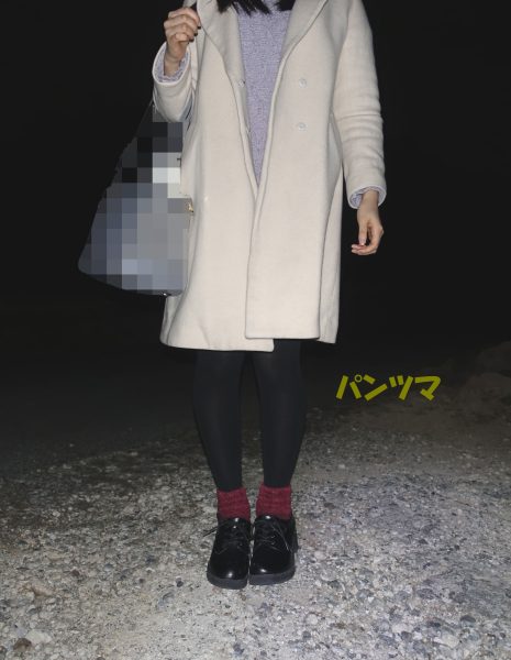 医療事務を目指している真面目な女子大生の全身の雰囲気です！素敵な佇まいですよね♪