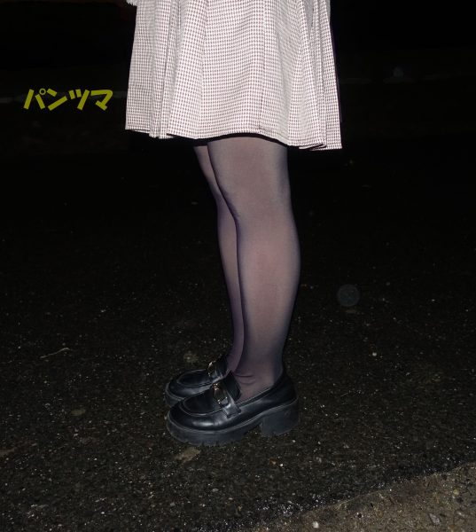 あこがれの病院受付女性の脚を撮影できて嬉しいです！